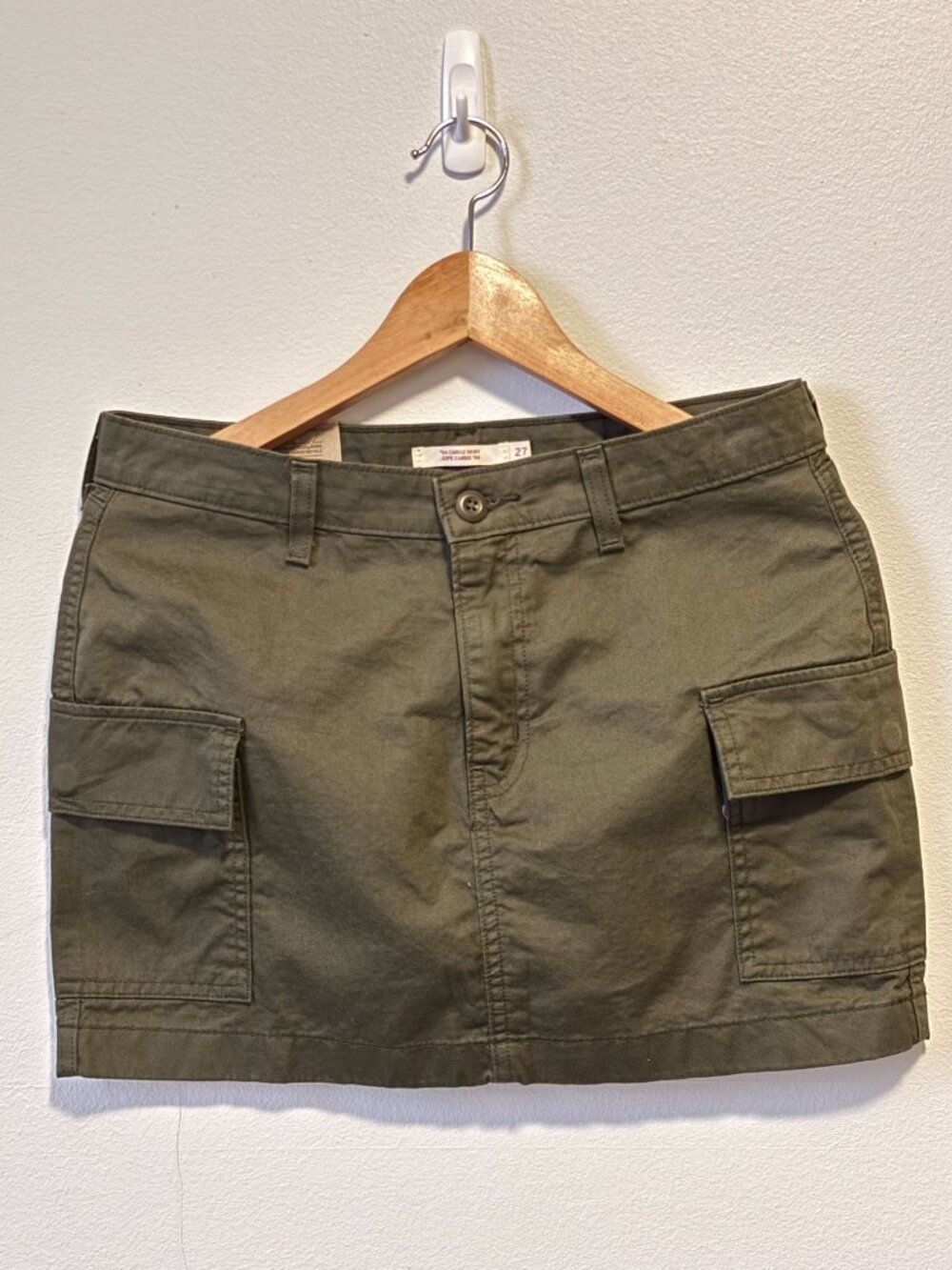 Levi's Cargo Mini Skirt - Brand New - 2 sizes available (24, 27) - Picture 7 of 13